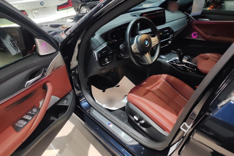 宝马5系 2023款 530Li 领先型 M运动套装中控内饰20
