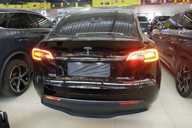 特斯拉 Model Y 2022款 改款 后轮驱动版车身外观6