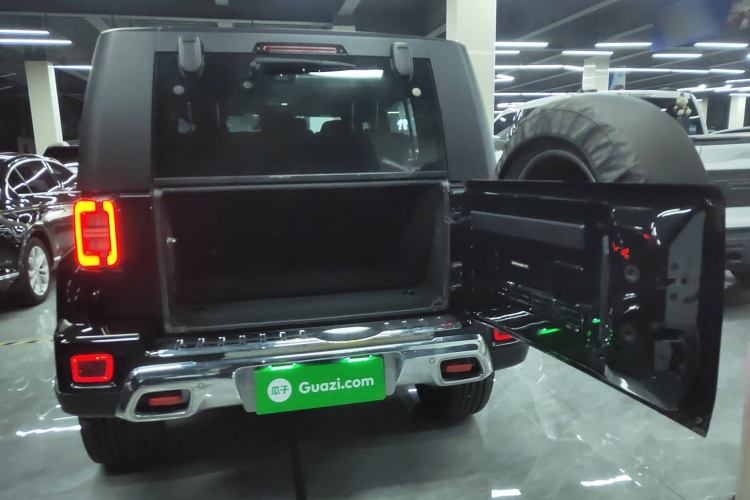 北京BJ40 2020款 2.0T 自动四驱城市猎人版至尊型机舱底盘23