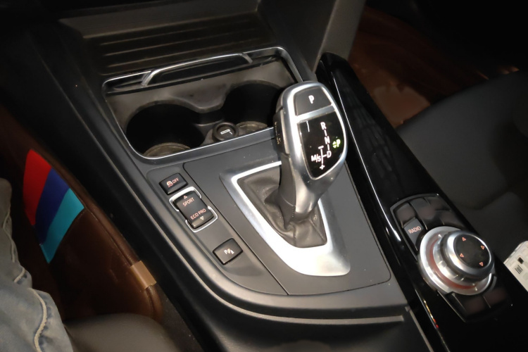 宝马3系 2017款 320Li M运动型局部细节18