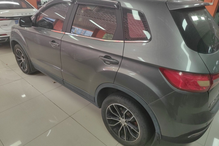 一汽 森雅R7 2016款 1.6L 手动豪华型车身外观6003