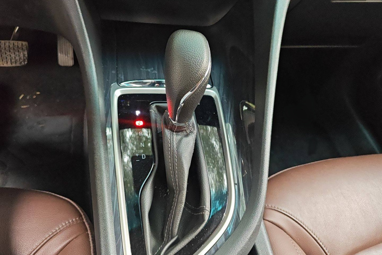 别克GL6 2019款 18T 6座互联尊贵型 国VI局部细节18