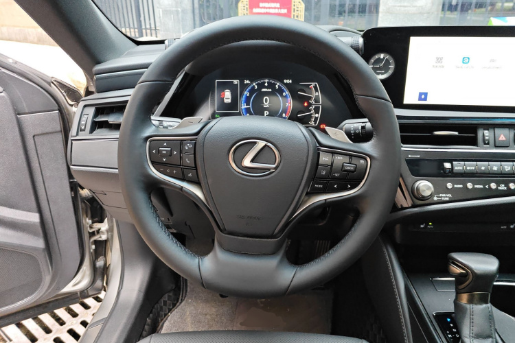 雷克萨斯ES 2023款 200 卓越版中控内饰13