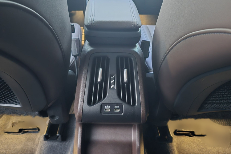 宝马X1 2023款 sDrive25Li X设计套装中控内饰7011