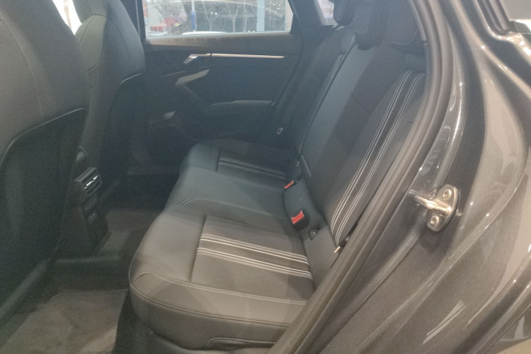 奥迪A3 2024款 A3L Limousine 35 TFSI 时尚运动型中控内饰21