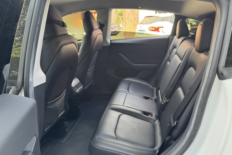 特斯拉 Model Y 2022款 改款 后轮驱动版中控内饰7006
