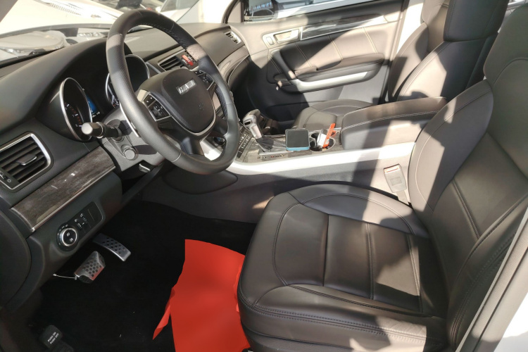 哈弗H8 2015款 2.0T 两驱舒适型中控内饰19