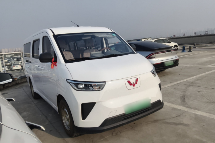 五菱汽车 五菱扬光 2025款 400km 客车版舒适型车身外观3