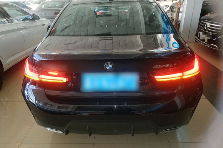 宝马3系 2023款 325Li M运动套装车身外观6