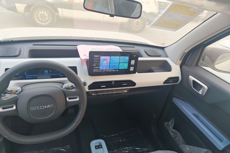 吉利银河 2024款 熊猫mini 200km 耐力熊中控内饰7003