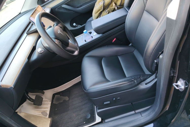 特斯拉 Model Y 2021款 标准续航后驱版中控内饰19