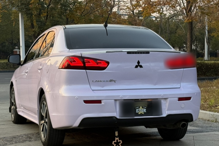 三菱 翼神 2016款 1.8L CVT黑白复刻版车身外观6003