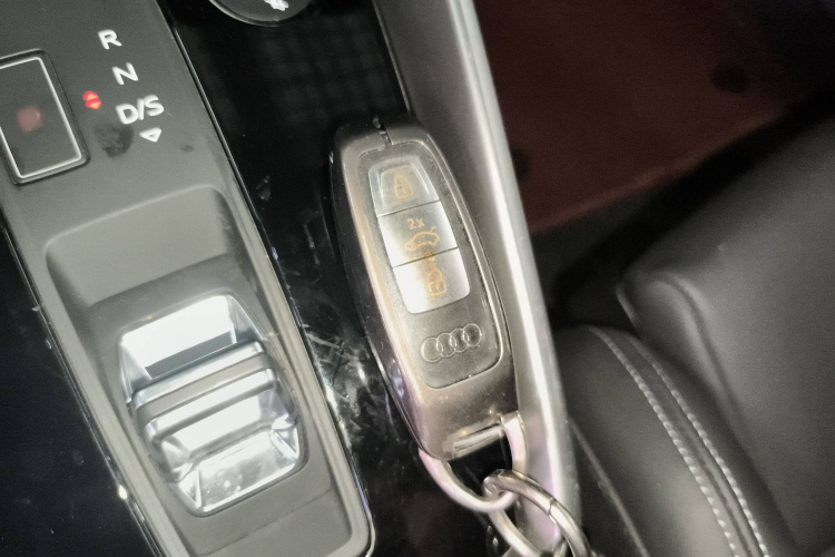 奥迪A3 2023款 改款 A3L Limousine 35 TFSI 时尚运动型中控内饰7001