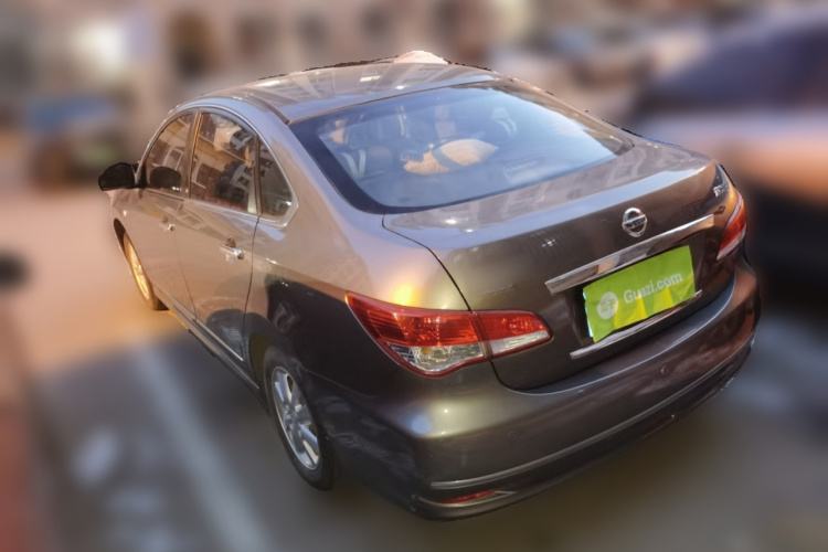 日产 轩逸 2018款 经典 1.6XE+ 手动领先版车身外观5