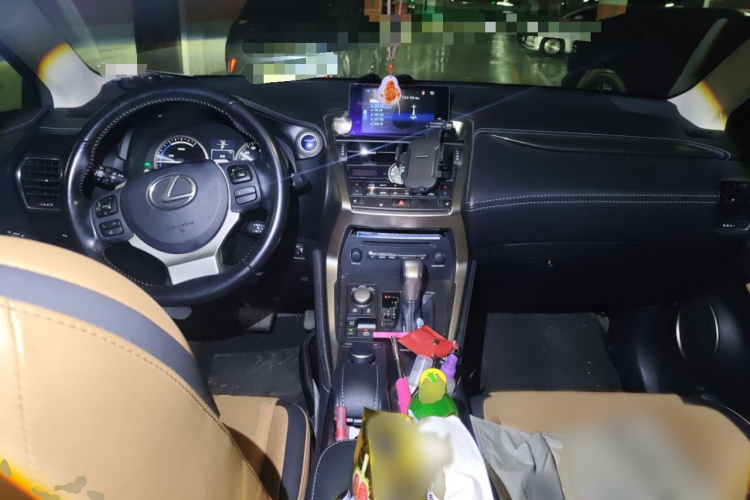 雷克萨斯NX 2015款 300h 前驱 锋尚版中控内饰7002