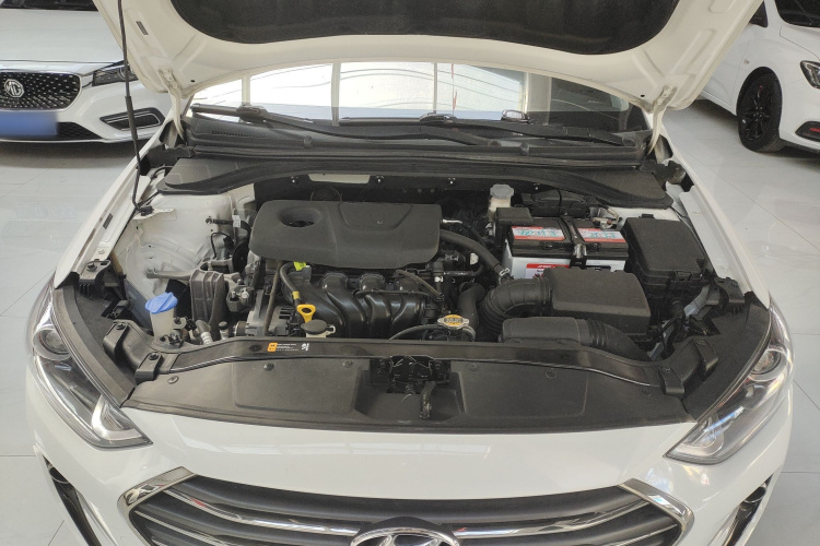 现代 领动 2016款 1.6L 自动智炫·精英型机舱底盘24