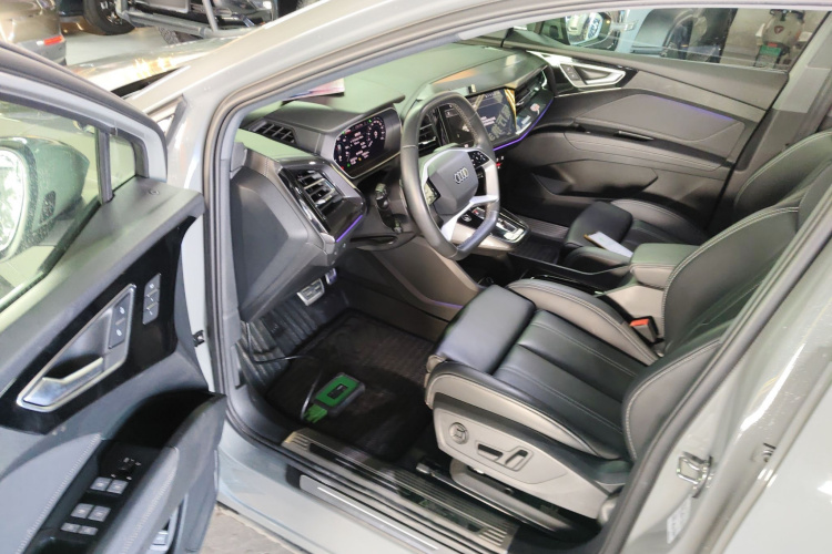 奥迪Q4 e-tron 2024款 40 e-tron 创境版中控内饰20