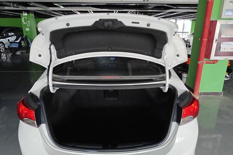 现代 朗动 2015款 1.6L 自动领先型局部细节23