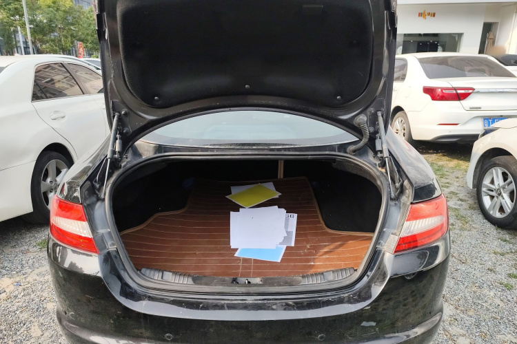 捷豹XF 2014款 XF 2.0T 风华版机舱底盘23