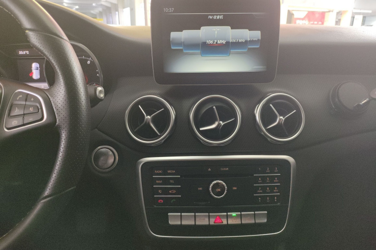 奔驰GLA 2017款 GLA 200 动感型局部细节16