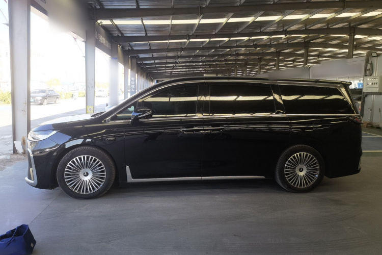 岚图汽车 岚图梦想家 2025款 PHEV 四驱旗舰乾崑版车身外观6003