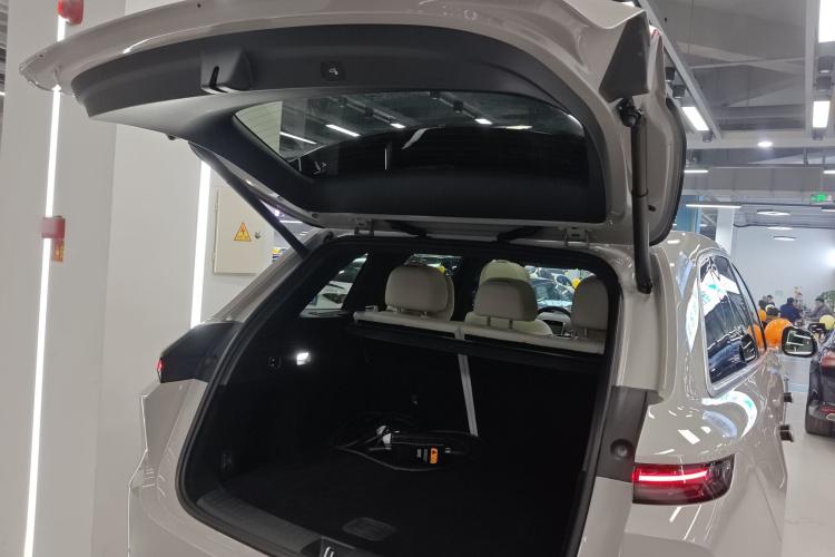 理想汽车 理想L6 2024款 Pro机舱底盘23