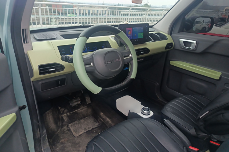 吉利银河 2023款 熊猫mini 200km 耐力熊中控内饰12