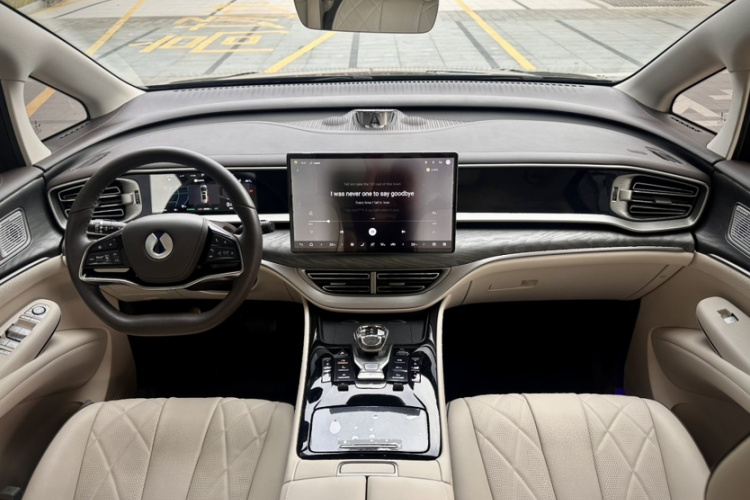 腾势D9 2024款 DM-i 1050 尊享型中控内饰7014