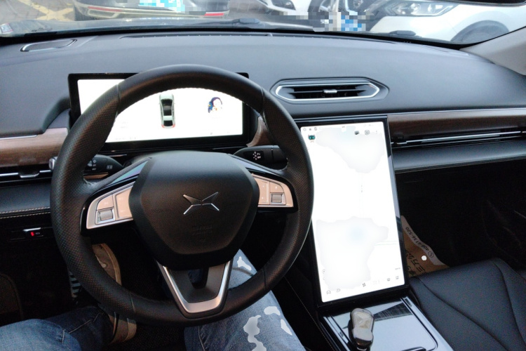 小鹏P5 2022款 550E中控内饰12