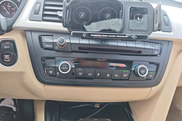 宝马3系 2015款 320Li 超悦版时尚型中控内饰7009