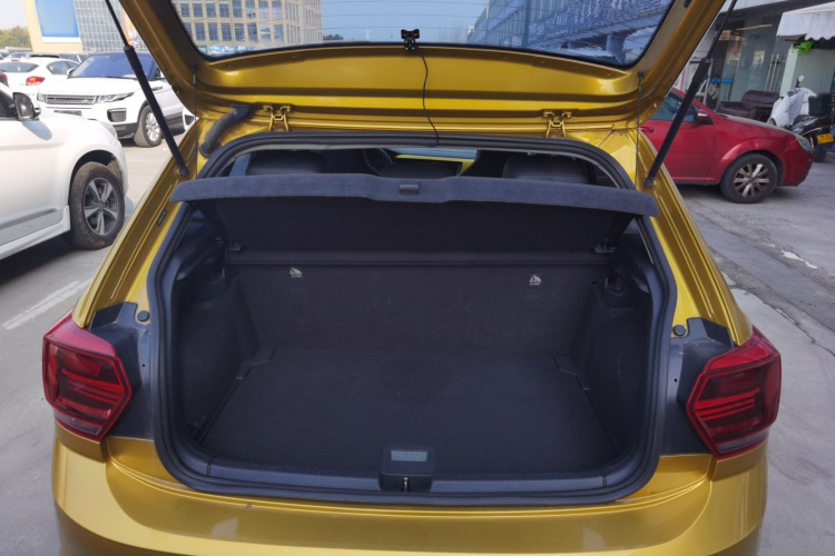 大众 Polo 2019款 Plus 1.5L 自动炫彩科技版机舱底盘23