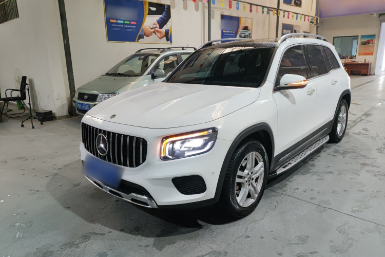 奔驰GLB 2022款 GLB 200 动感型车身外观1