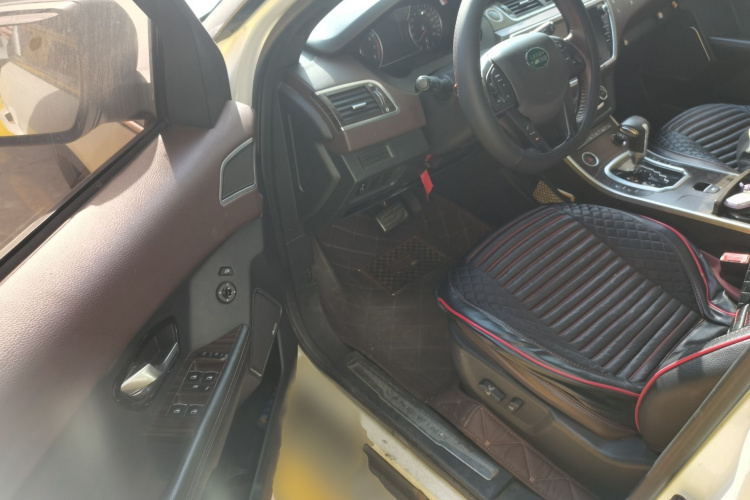 陆风X7 2015款 2.0T 全景尊贵版中控内饰7003