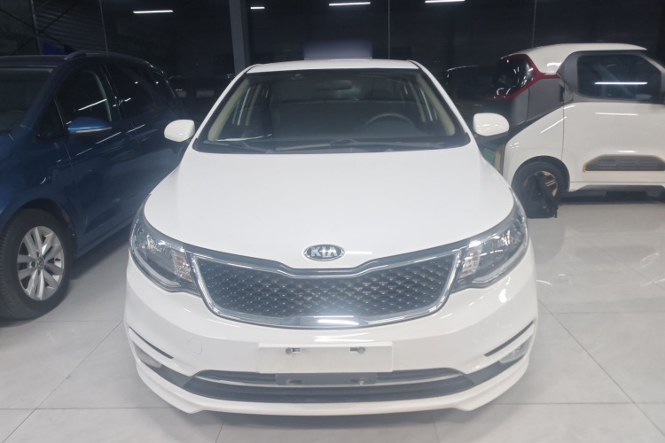 起亚K2 2015款 三厢 1.4L MT GLS车身外观2