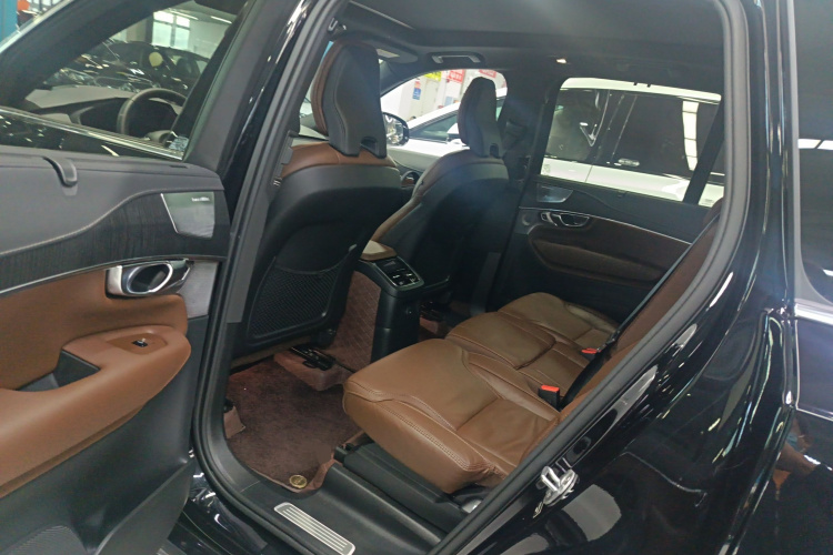沃尔沃XC90新能源 2022款 改款 E驱混动 T8 智尊豪华版 7座中控内饰21