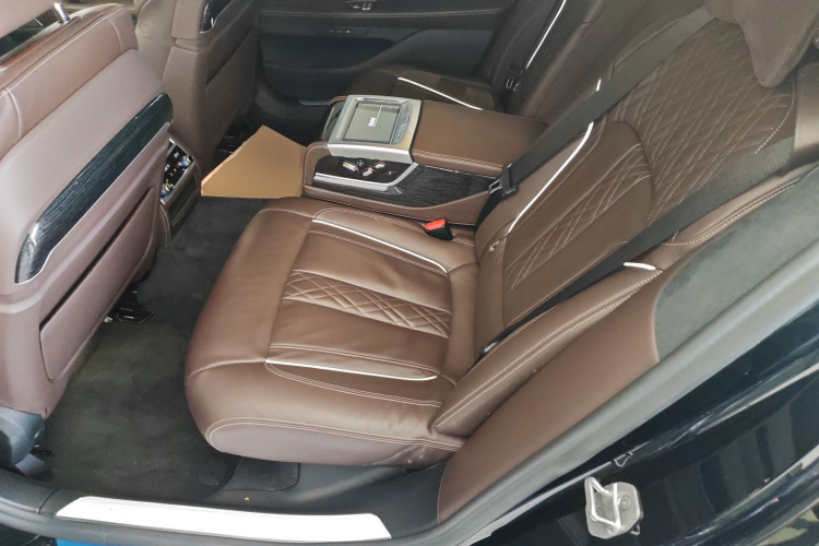 宝马7系 2019款 改款 730Li M运动套装中控内饰7004