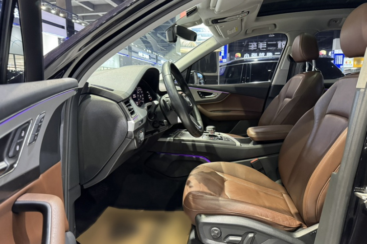 奥迪Q7 2018款 45 TFSI 技术型中控内饰7011