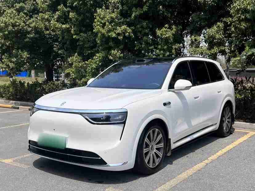 佛山二手鸿蒙智行问界M8 2025款，新手代步如何避开大坑？