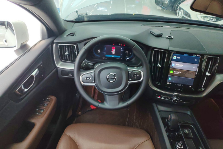 沃尔沃XC60 2025款 B5 四驱智逸豪华版中控内饰13