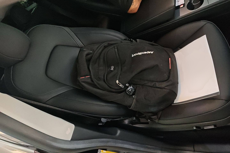 特斯拉 Model Y 2021款 标准续航后驱版中控内饰41