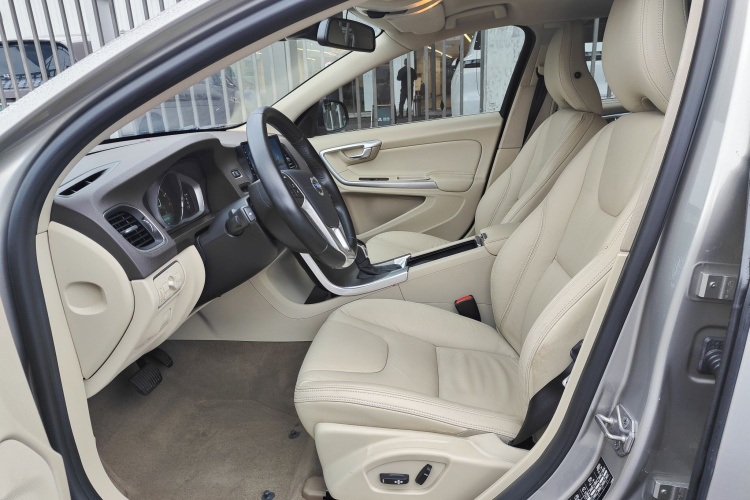 沃尔沃S60 2014款 S60L T5 智驭版车身外观6013