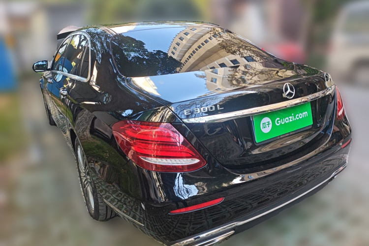 奔驰E级 2020款 E 300 L 豪华型车身外观5