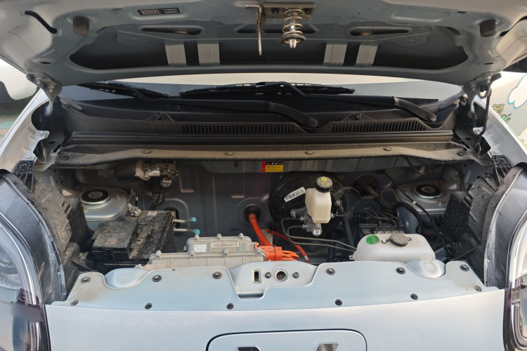 五菱汽车 宏光MINIEV 2025款 四门版 臻享款机舱底盘24