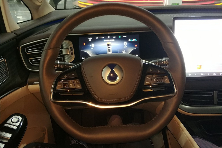 腾势D9 2024款 DM-i 980 四驱旗舰型中控内饰13