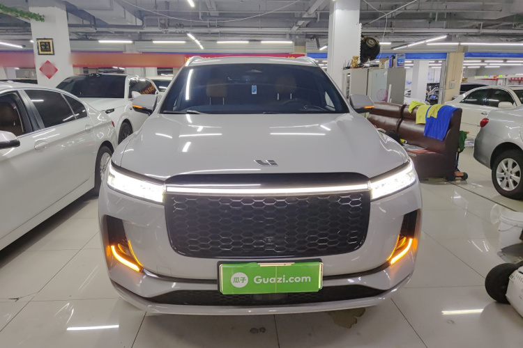 理想汽车 理想ONE 2021款 增程6座版车身外观2