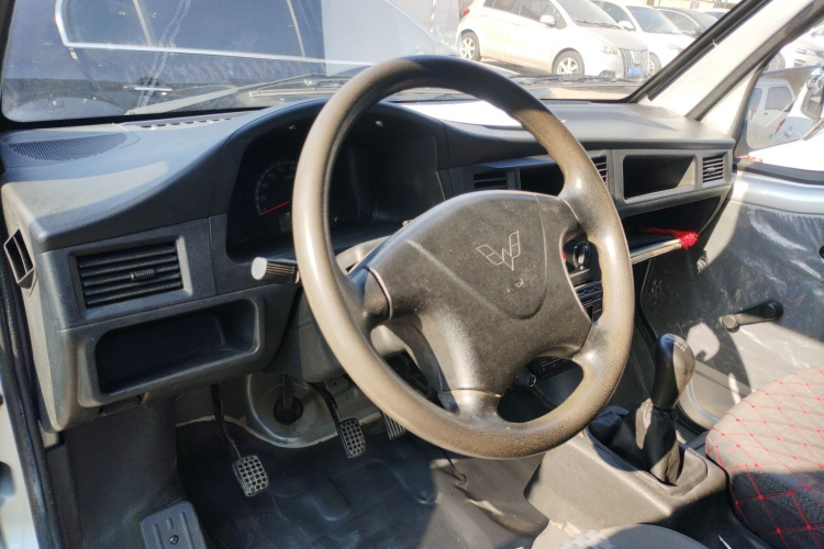 五菱汽车 五菱之光 2020款 1.2L 厢式运输车实用型 国VI 2座 LSI中控内饰7002