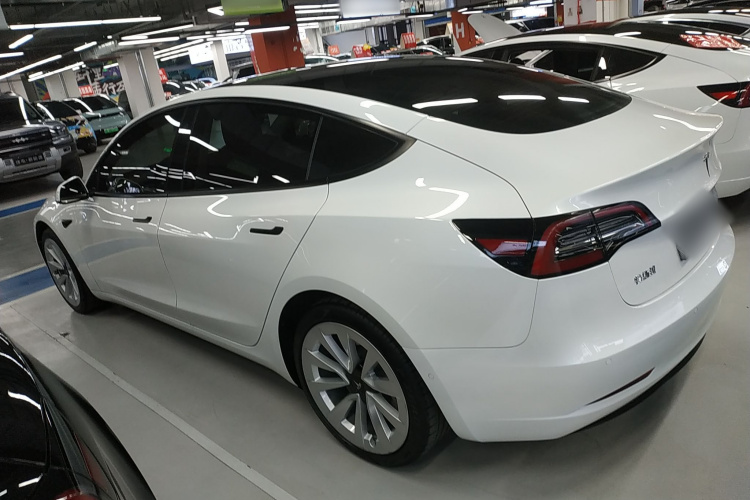 特斯拉 Model 3 2022款 后轮驱动版车身外观4