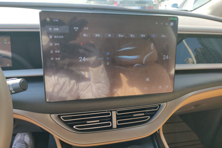 腾势D9 2022款 DM-i 970 四驱旗舰型局部细节16