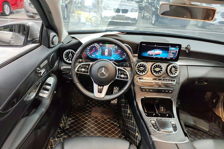 奔驰C级 2019款 改款 C 260 L 运动版中控内饰13