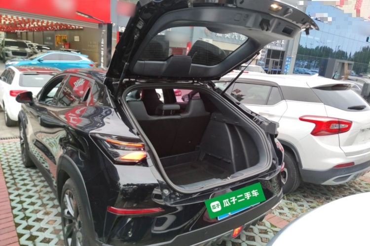 长安UNI-T 2020款 1.5T 尊贵型机舱底盘23